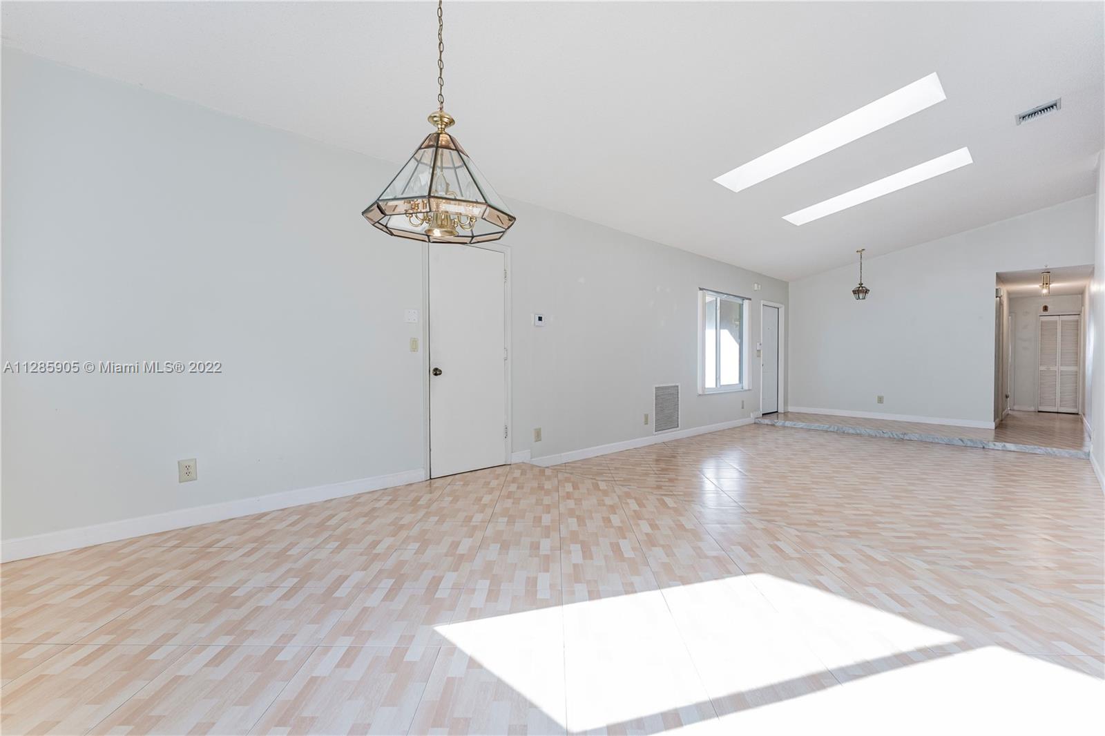 15841 Huntridge Road Davie, FL 33331 - Photo 6 of 26 Gallery Image 6