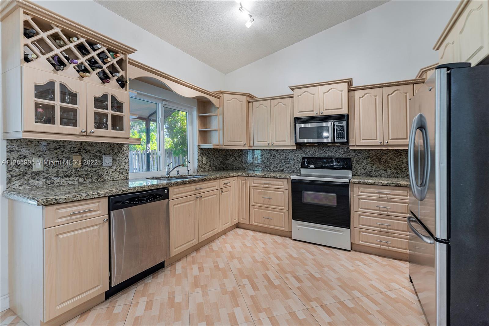 15841 Huntridge Road Davie, FL 33331 - Photo 7 of 26 Gallery Image 7