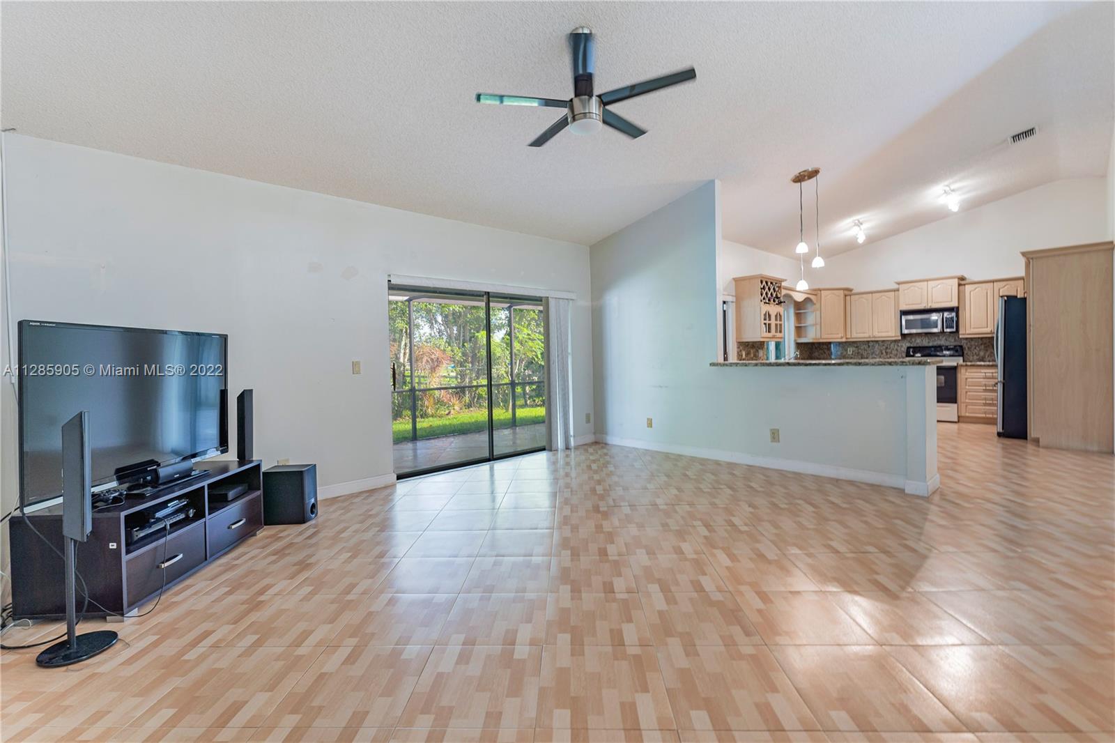 15841 Huntridge Road Davie, FL 33331 - Photo 10 of 26 Gallery Image 10