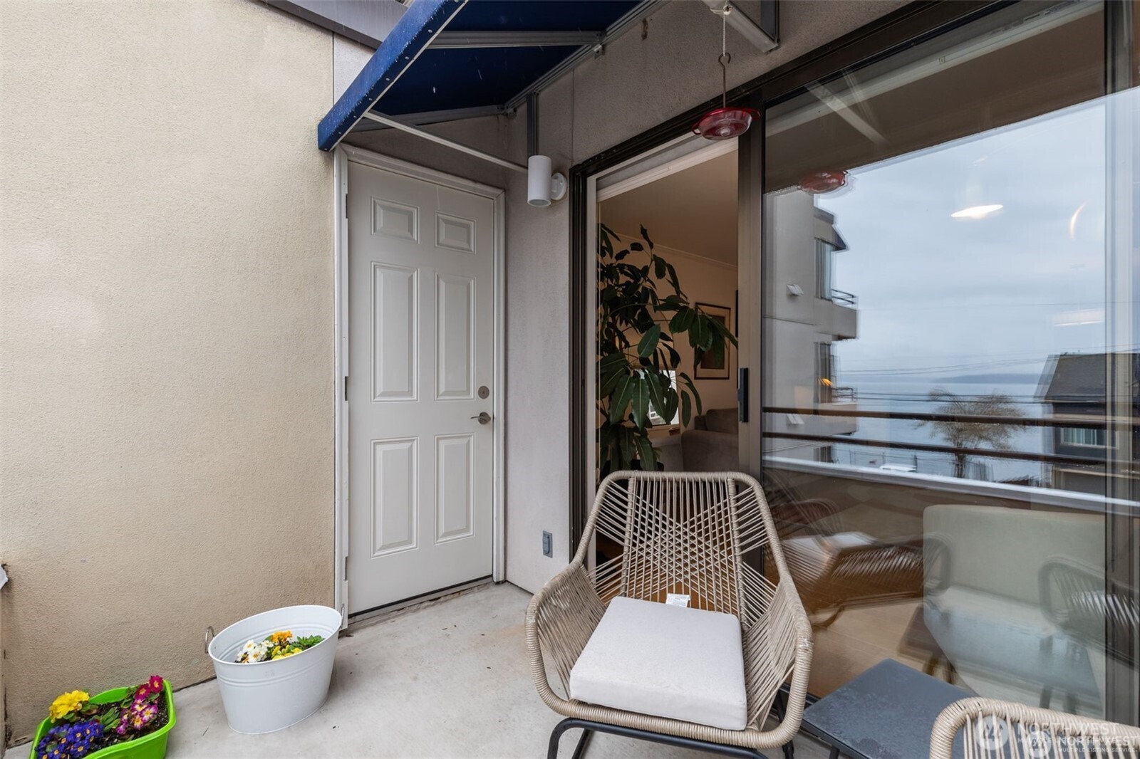 4222 Beach Drive Southwest, Unit 303 Seattle, WA 98116 - Photo 25 of 25 a living room with furniture