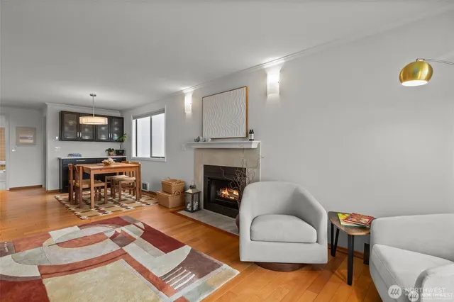 $2,995 | 4222 Beach Drive Southwest, Unit 303, Seattle, WA 98116