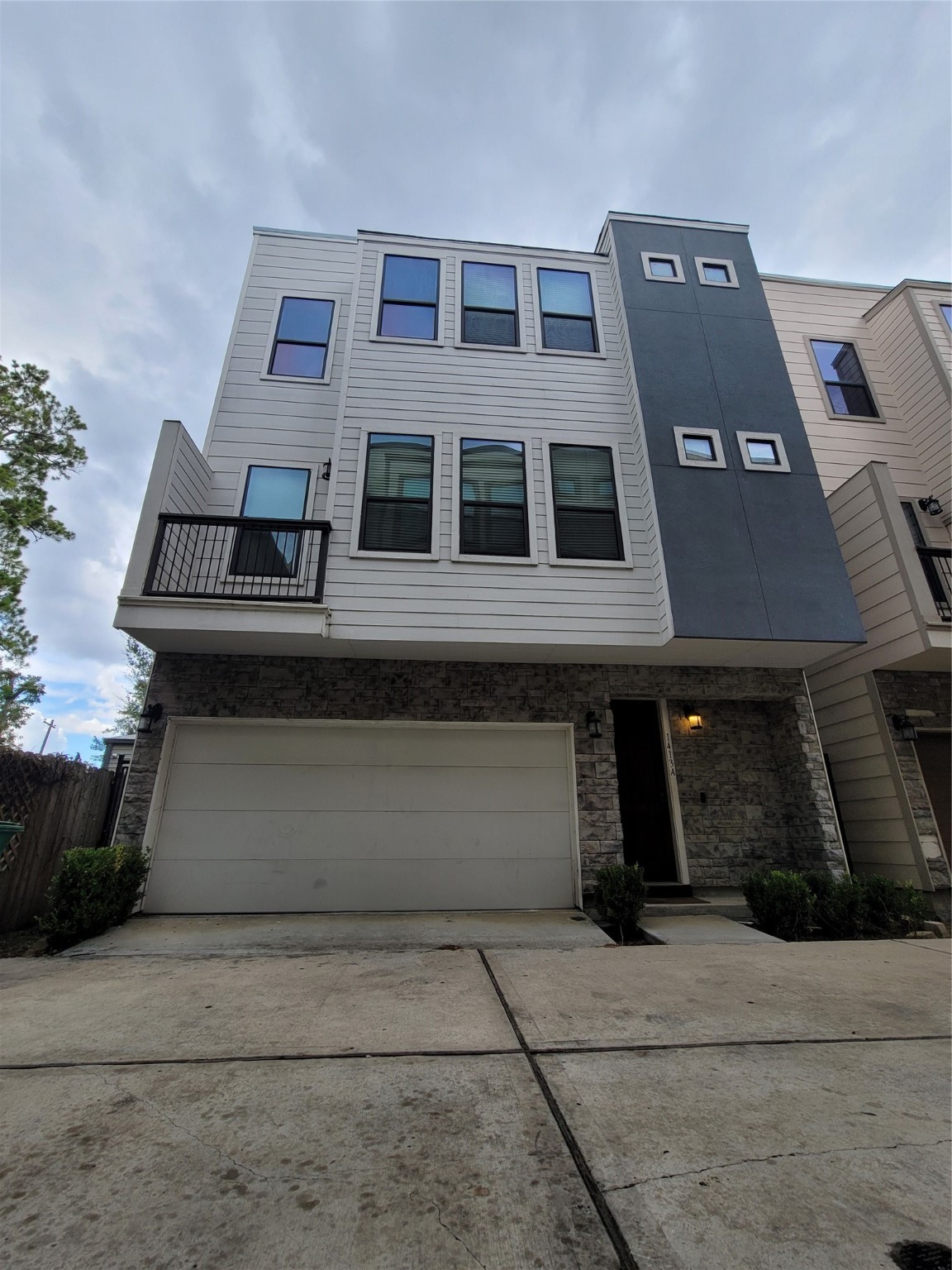 1413 Holly Street, Unit A Houston, TX 77007 - Photo 2 of 33 a front view of a building
