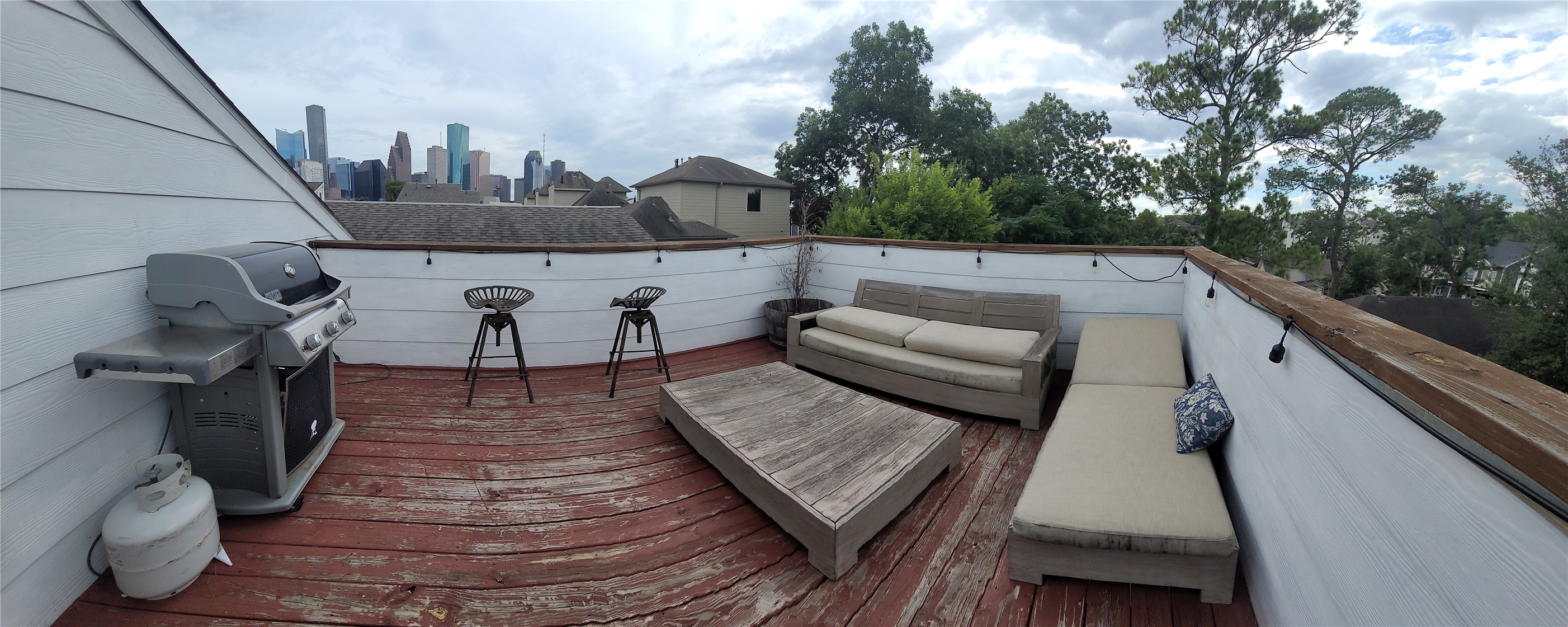 1413 Holly Street, Unit A Houston, TX 77007 - Photo 33 of 33 a view of a balcony with furniture