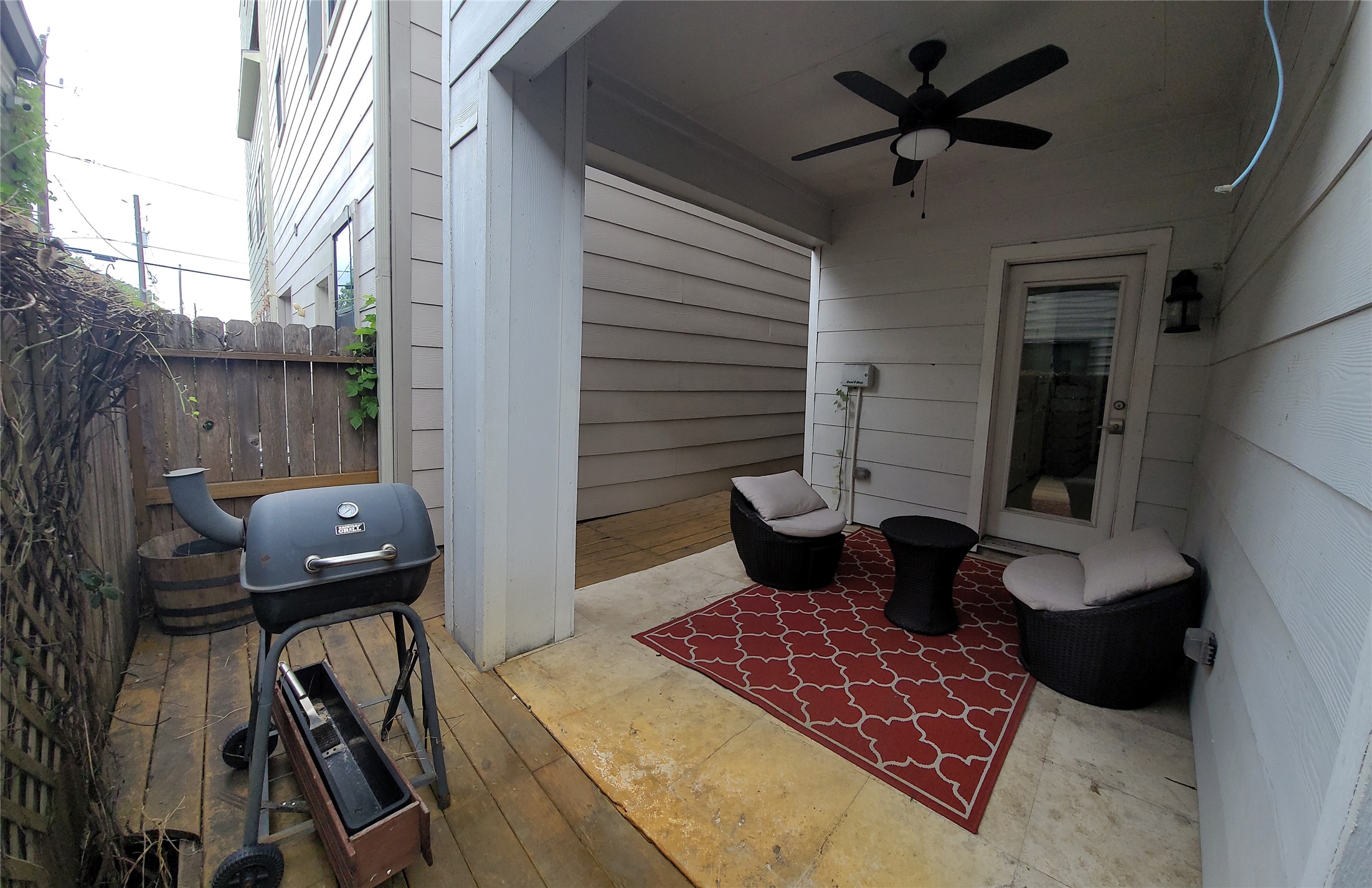 1413 Holly Street, Unit A Houston, TX 77007 - Photo 7 of 33 a living room with furniture and a rug