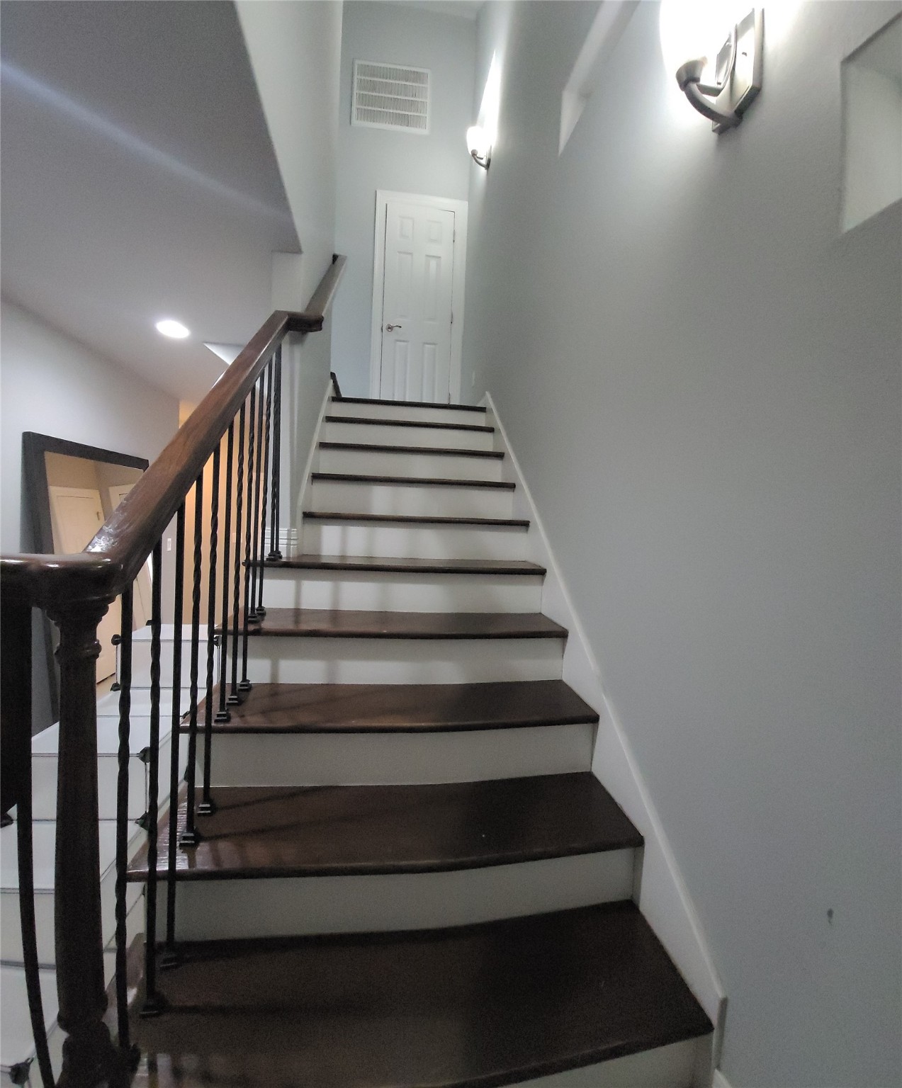 1413 Holly Street, Unit A Houston, TX 77007 - Photo 8 of 33 a view of entryway