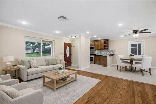 $2,700 | 1607 Willowby Drive, Houston, TX 77008