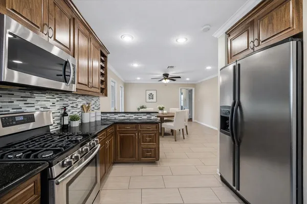 $2,700 | 1607 Willowby Drive, Houston, TX 77008