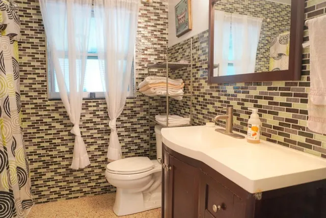 $3,000 | 11645 Oxford Street, Seminole, FL 33772