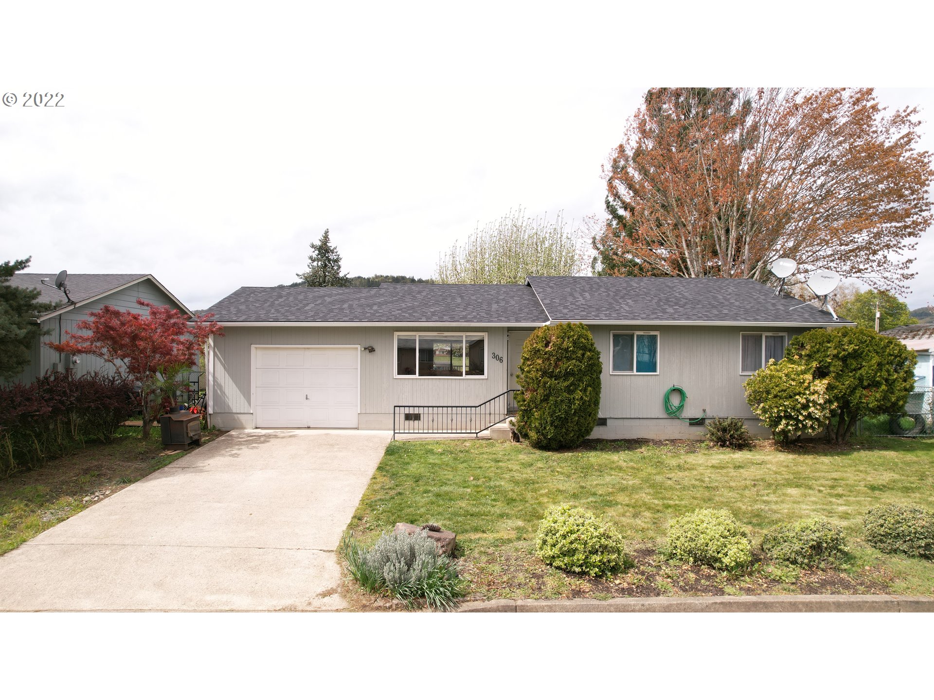 306 Columbia Loop Road Roseburg, OR 97471 - Photo 1 of 17 a view of a house with a yard and potted plants