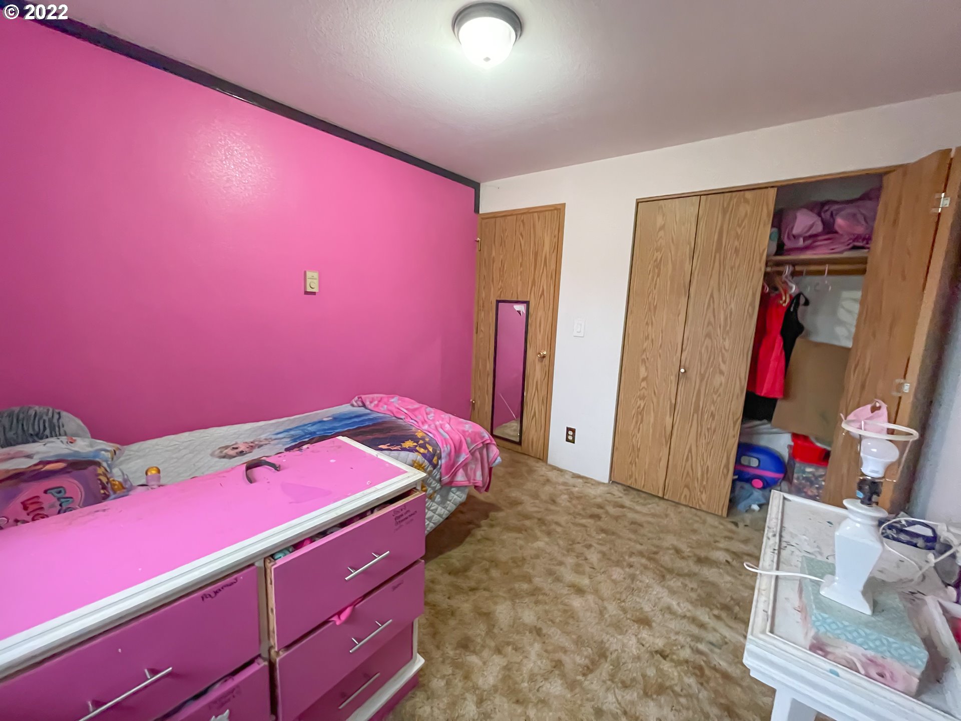 306 Columbia Loop Road Roseburg, OR 97471 - Photo 15 of 17 a bed room with a bed and a room