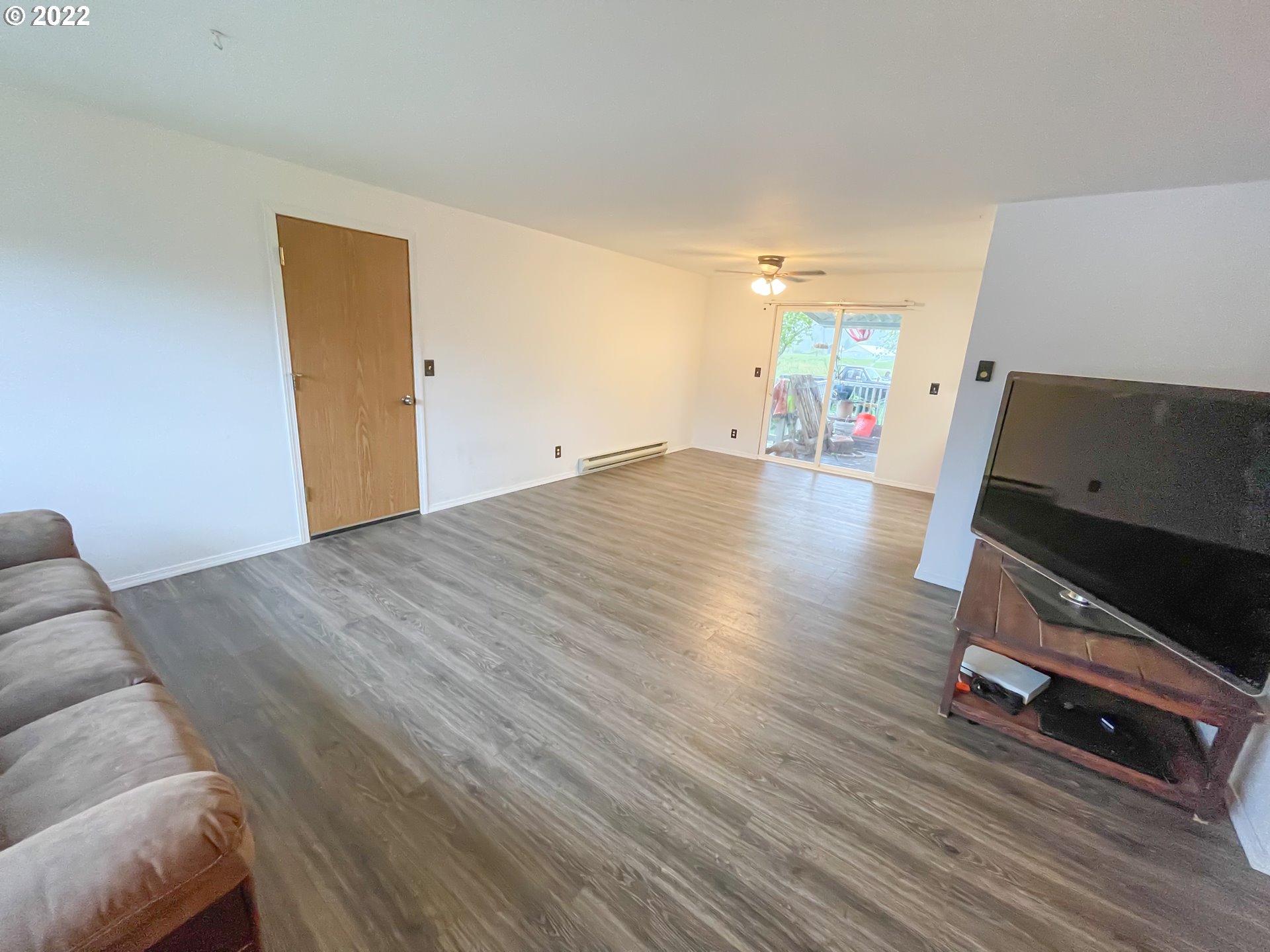 306 Columbia Loop Road Roseburg, OR 97471 - Photo 3 of 17 a view of kitchen and wooden floor