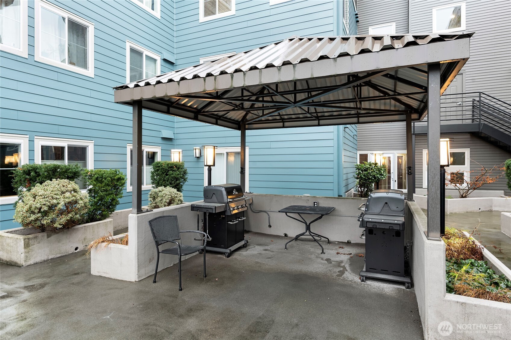 300 10th Avenue, Unit B105 Seattle, WA 98122 - Photo 29 of 40 a patio with table and chairs