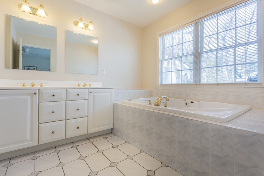 29 Reservoir Road Acushnet, MA 02743 - Photo 17 of 31 Gallery Image 17