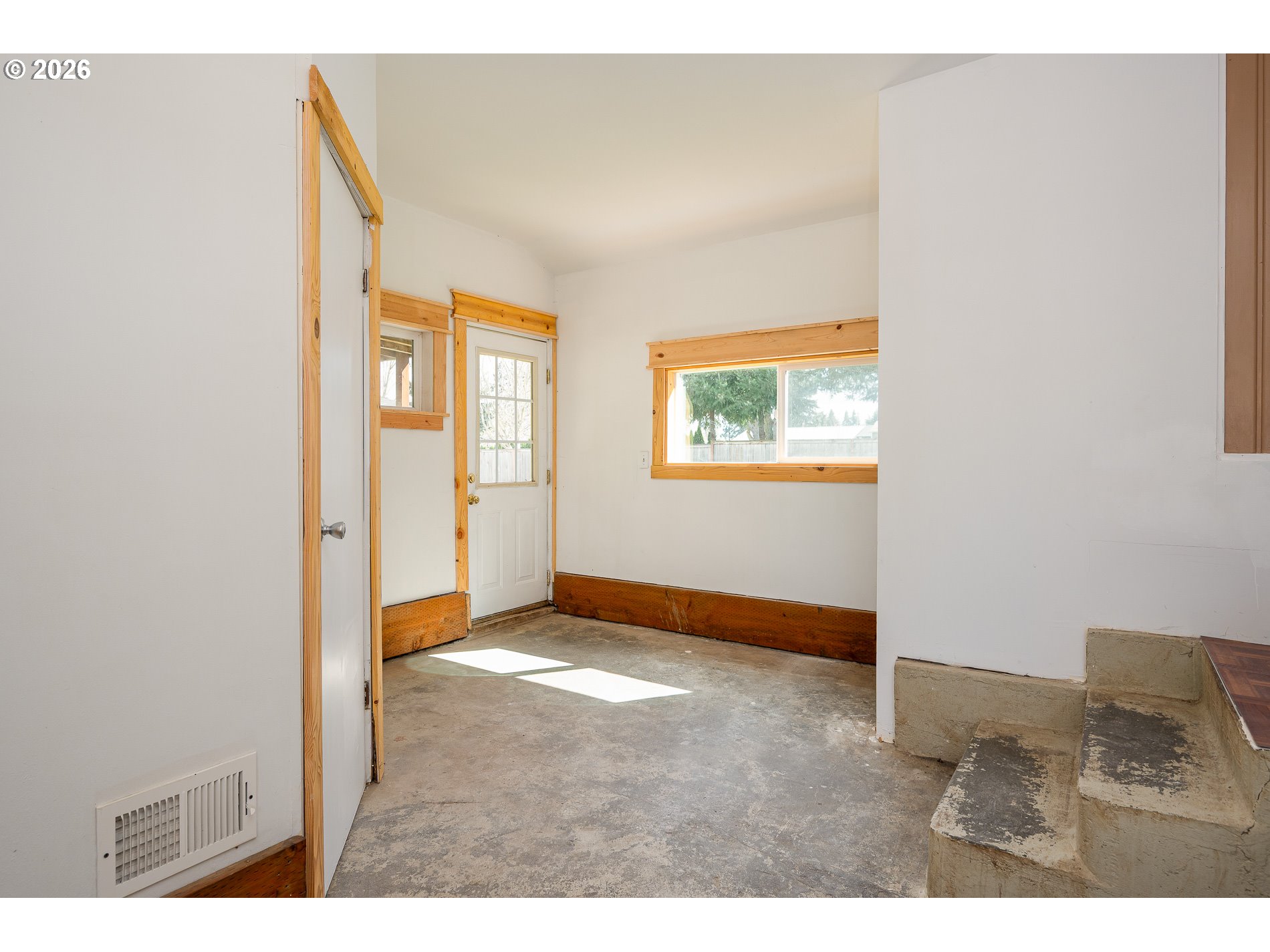 1520 North Maple Street Canby, OR 97013 - Photo 37 of 46 a view of an empty room with window