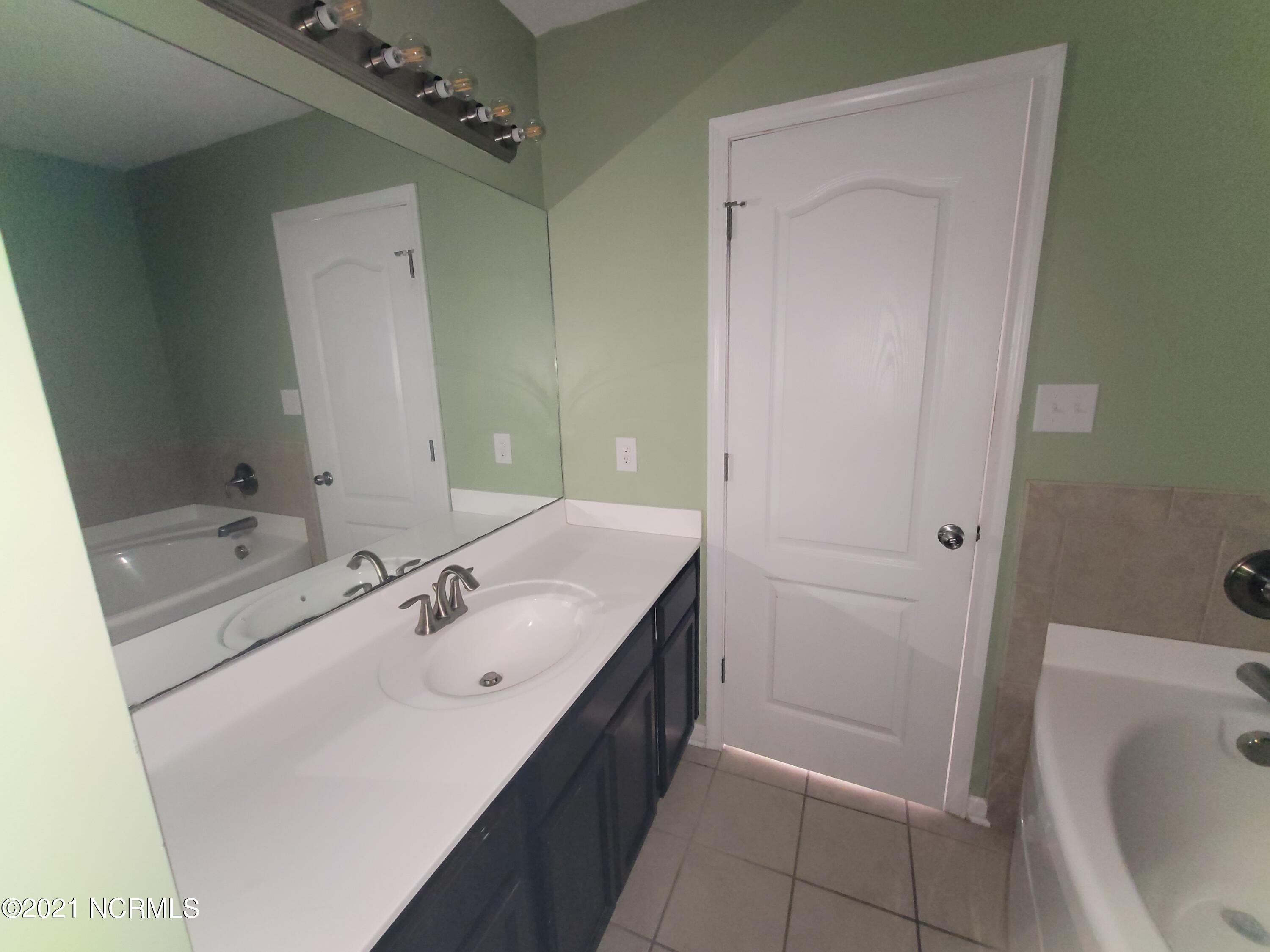 335 Tall Pine Road Havelock, NC 28532 - Photo 16 of 28 Master Bath