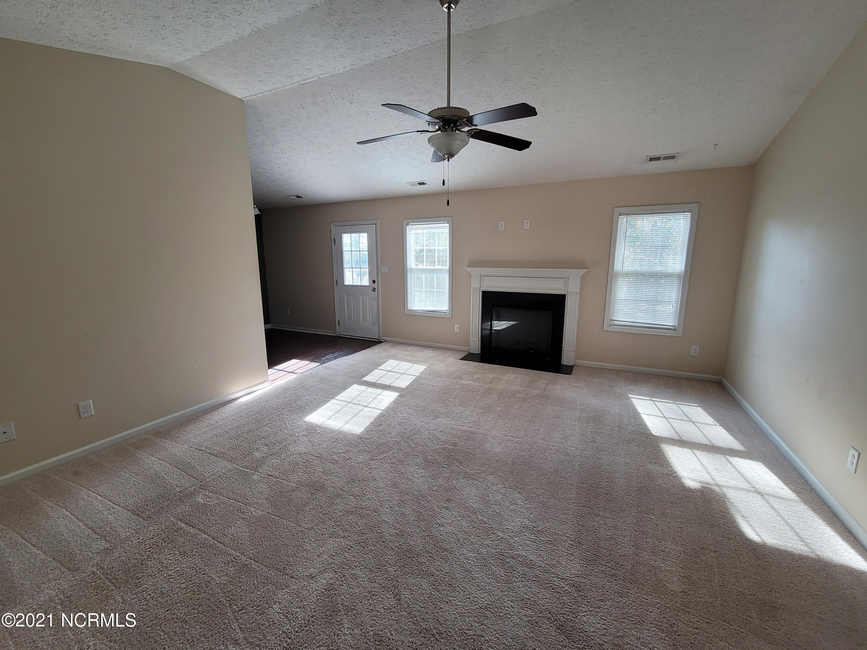 335 Tall Pine Road Havelock, NC 28532 - Photo 6 of 28 Living Room
