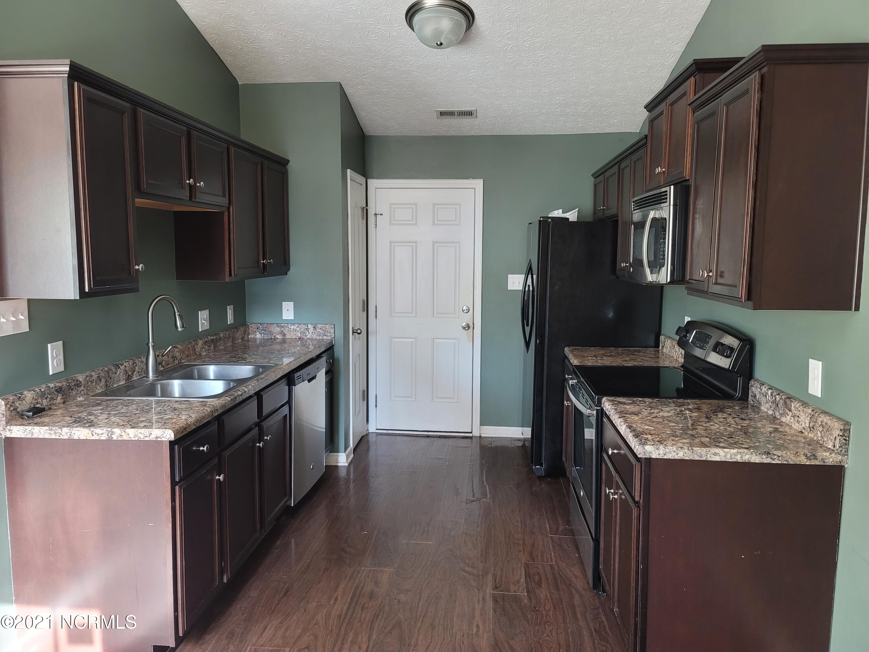 335 Tall Pine Road Havelock, NC 28532 - Photo 8 of 28 Kitchen