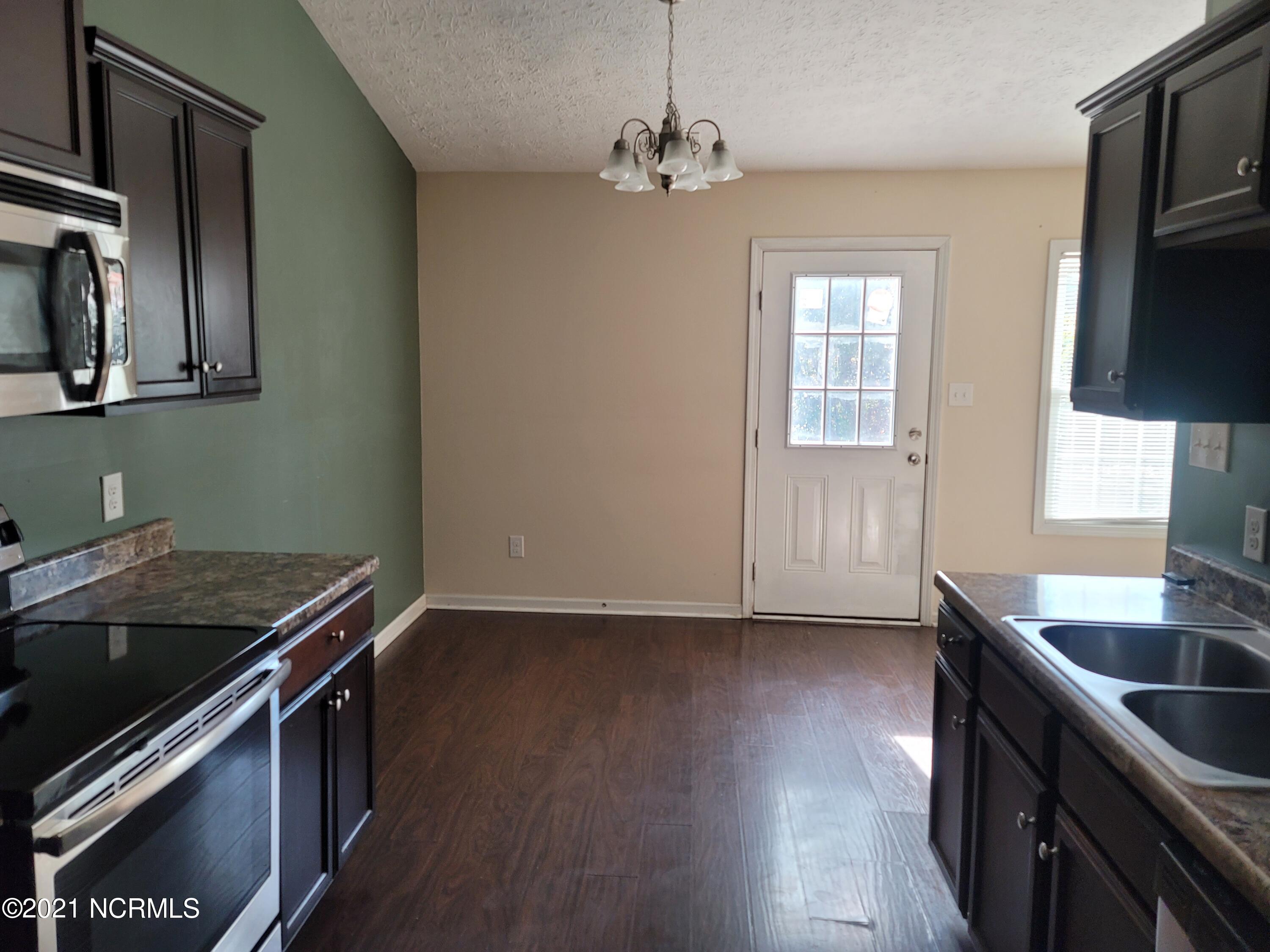 335 Tall Pine Road Havelock, NC 28532 - Photo 9 of 28 Dining Area