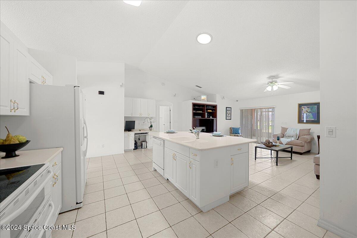 488 Abello Road Southeast Palm Bay, FL 32909 - Photo 11 of 35 Kitchen