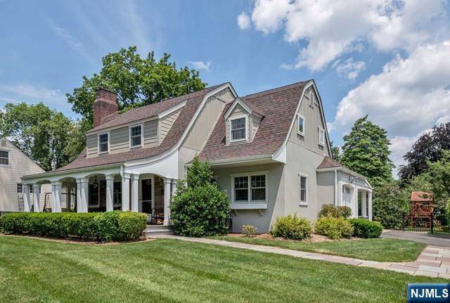 211 Bellair Road Ridgewood, NJ 07450 - Photo 3 of 47