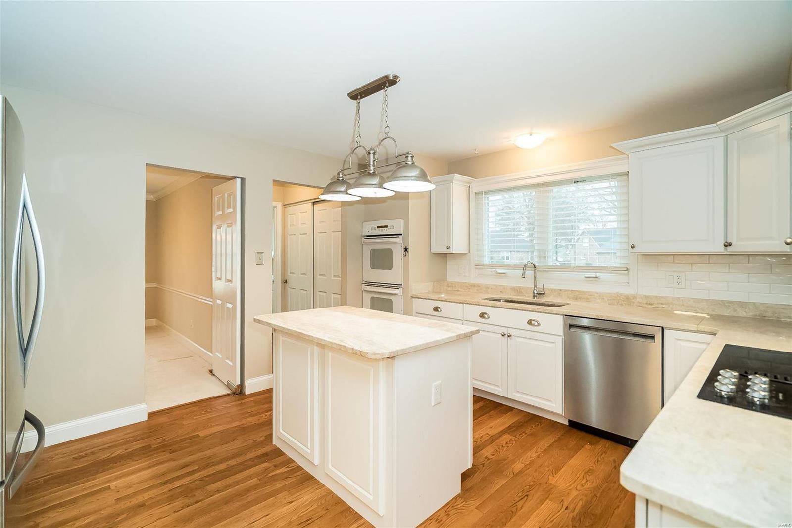 14719 Mill Spring Drive Chesterfield, MO 63017 - Photo 4 of 48