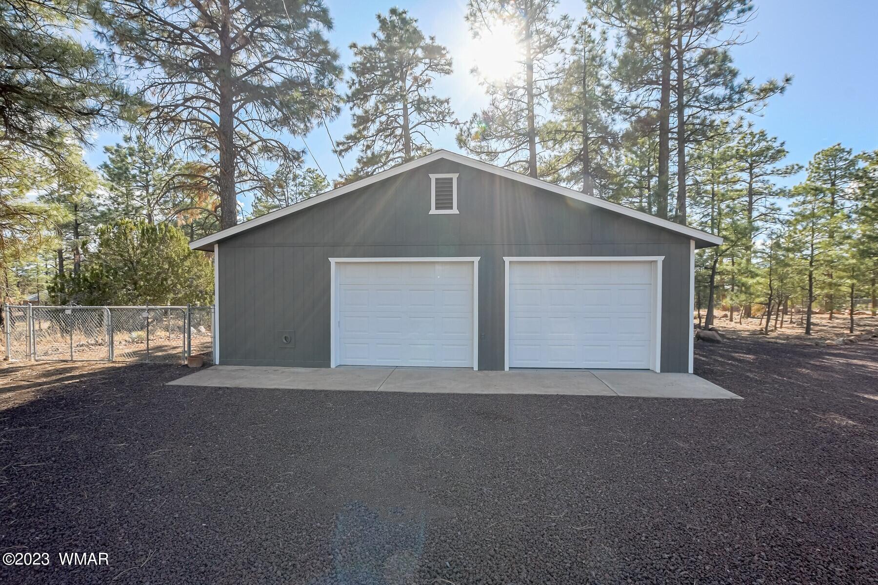 1033 Pine Ridge Drive Show Low, AZ 85901 - Photo 22 of 34