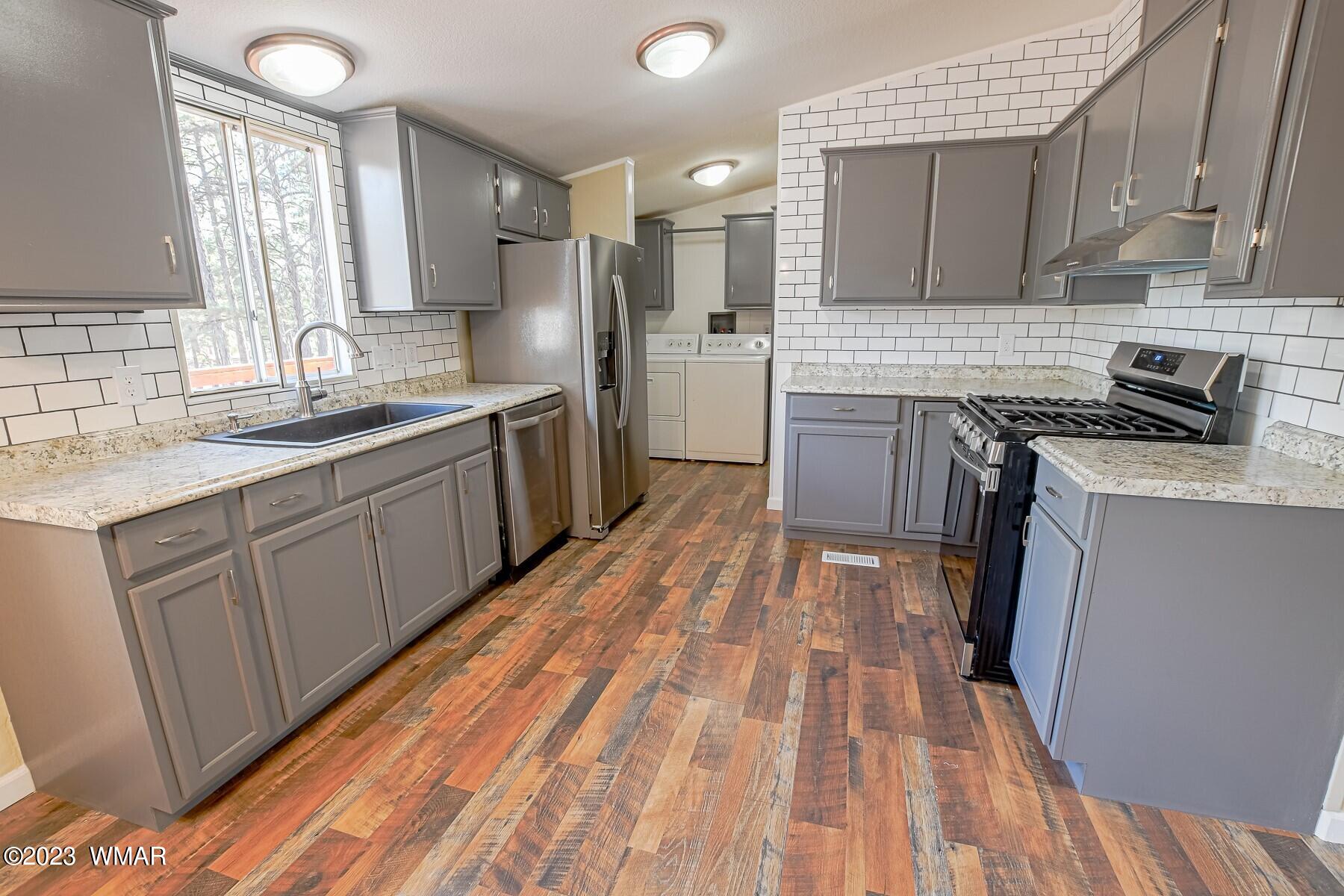1033 Pine Ridge Drive Show Low, AZ 85901 - Photo 6 of 34