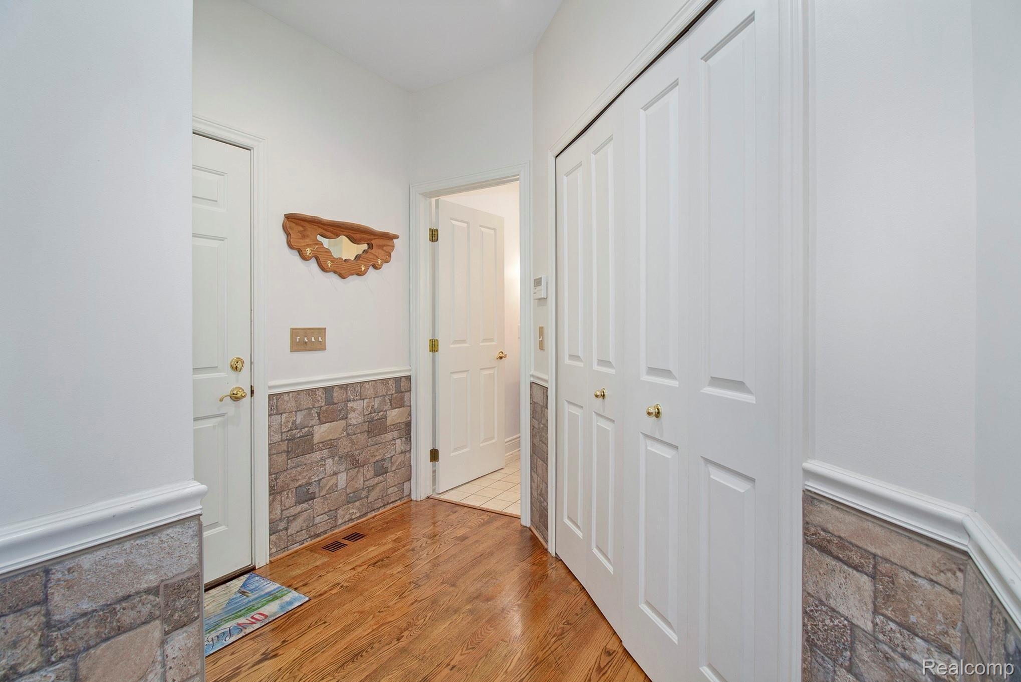 4400 Cedar Lake Road Howell, MI 48843 - Photo 20 of 49 IMG_2340.jpg