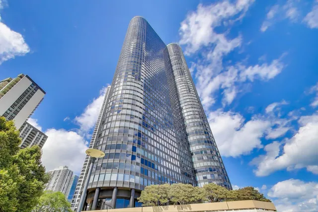 a view of a tall building