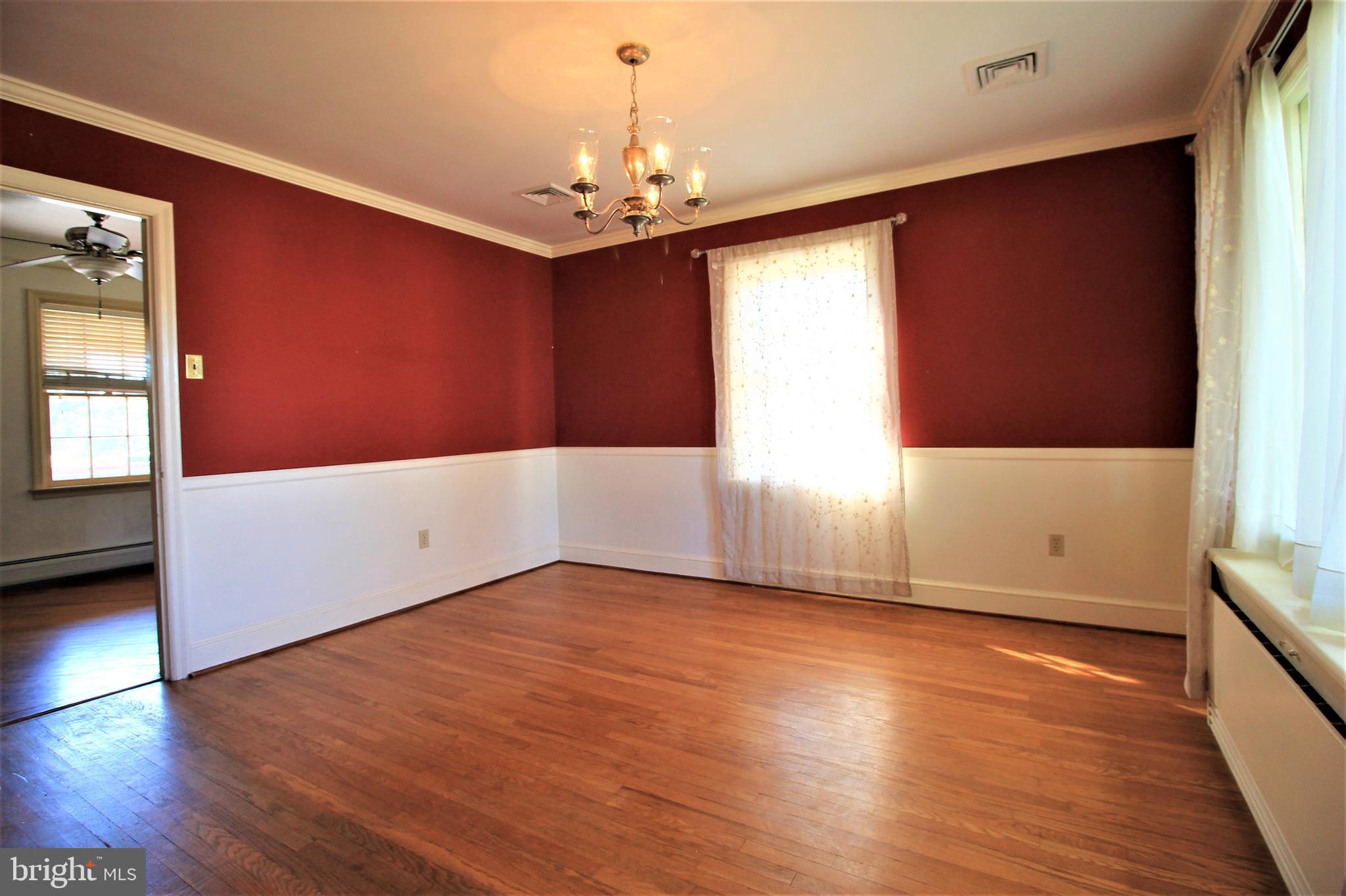 392 Edgehill Road York, PA 17403 - Photo 2 of 42