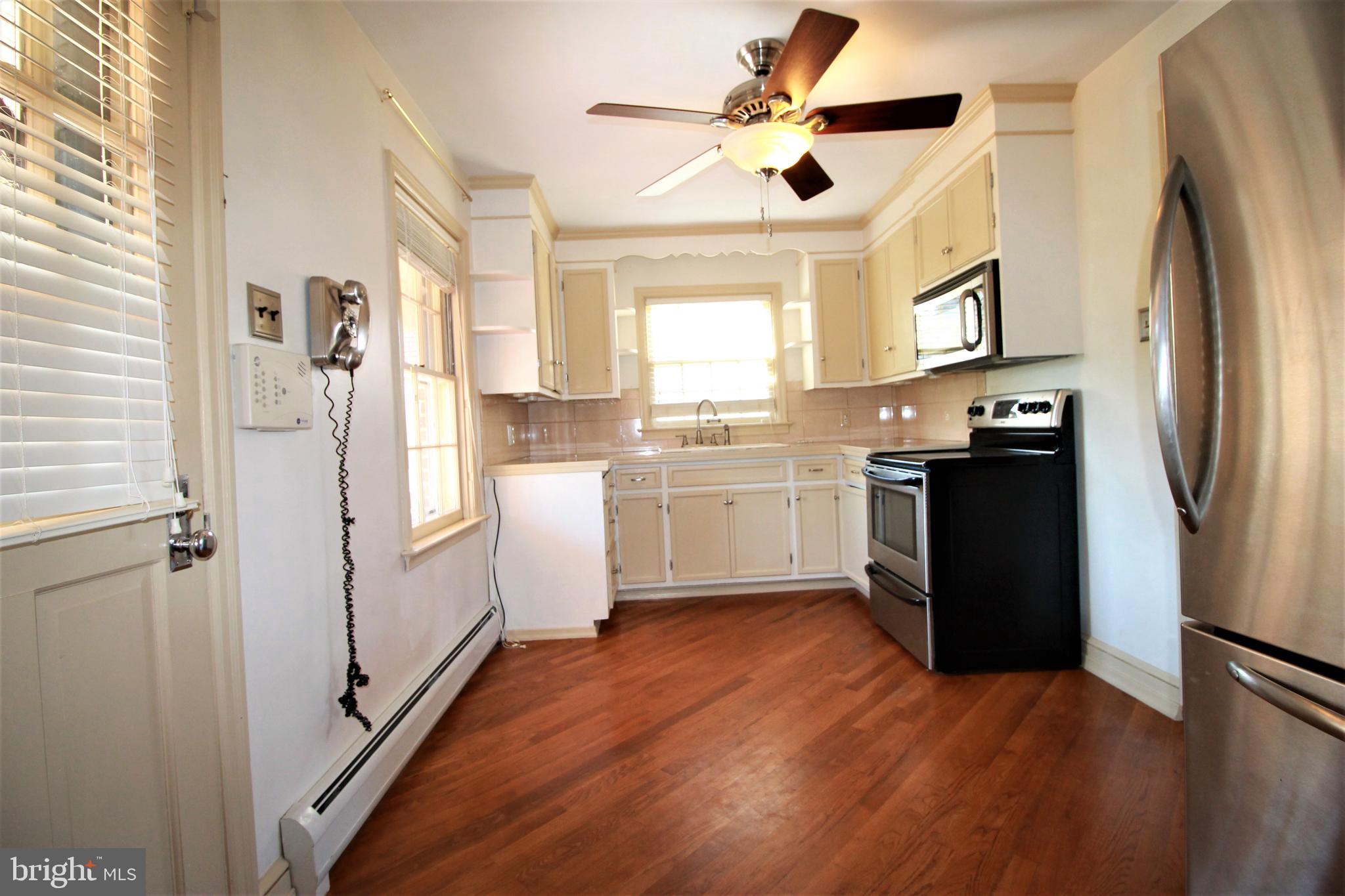 392 Edgehill Road York, PA 17403 - Photo 4 of 42