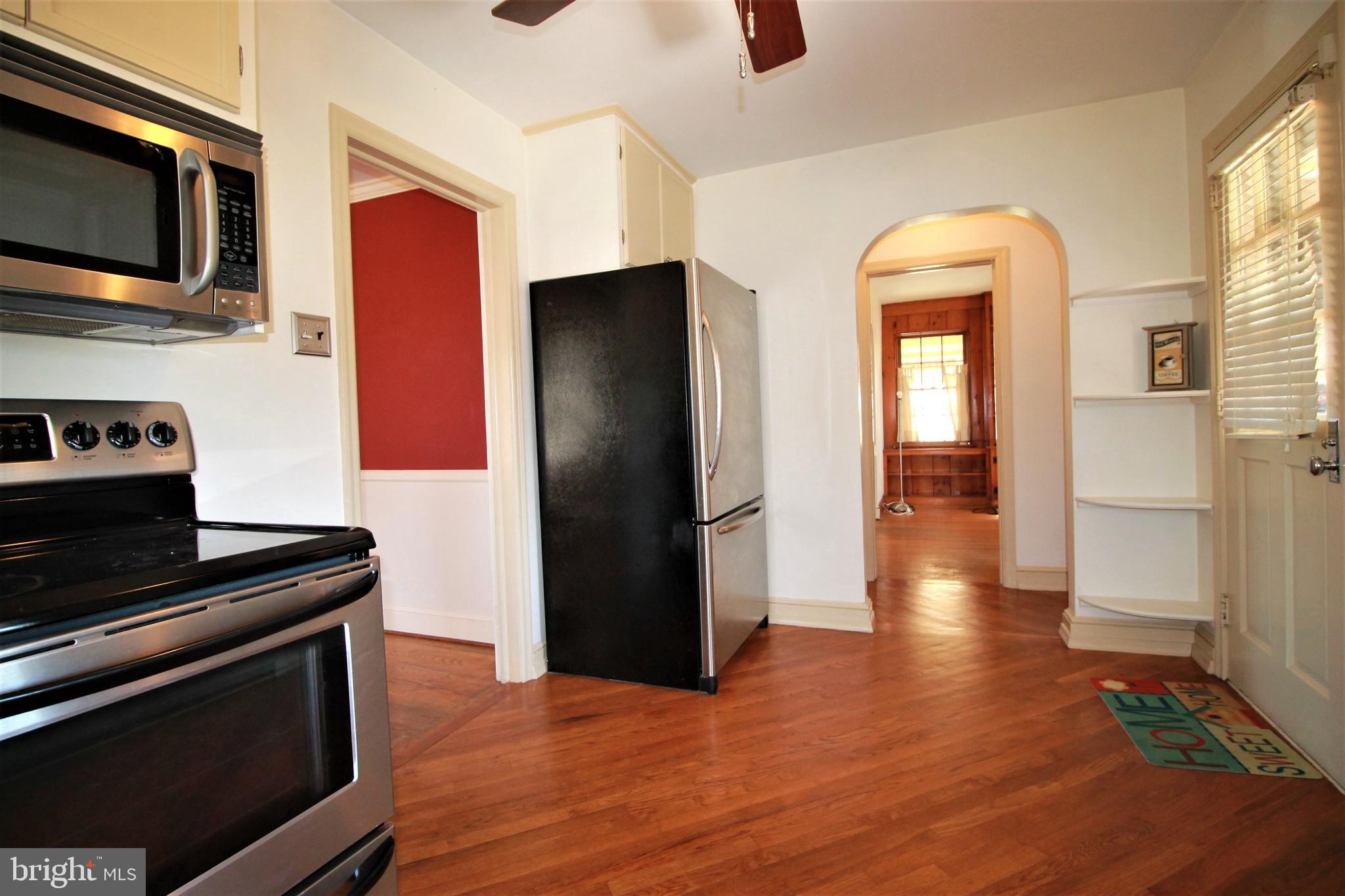 392 Edgehill Road York, PA 17403 - Photo 5 of 42