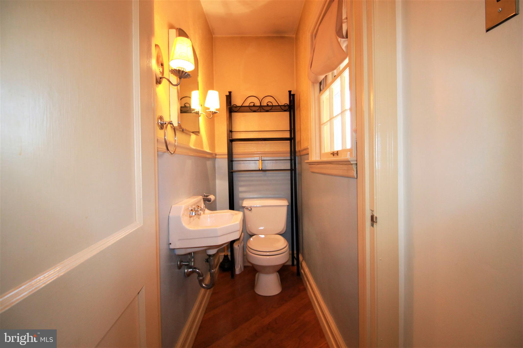 392 Edgehill Road York, PA 17403 - Photo 6 of 42