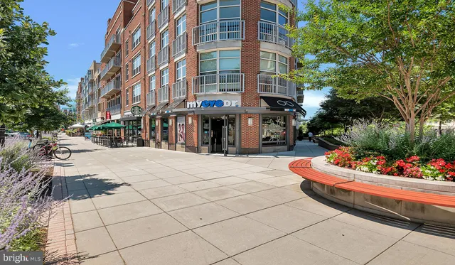 $2,393 | 3401 38th Street Northwest, Unit 1BTWR611, Washington, DC 20016