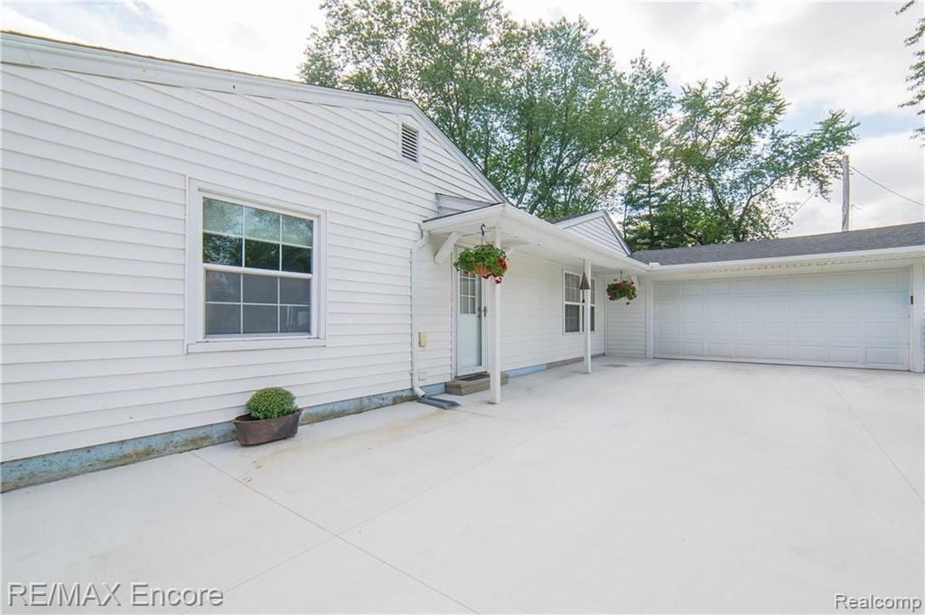 1082 Avon Manor Road Rochester Hills, MI 48307 - Photo 32 of 40