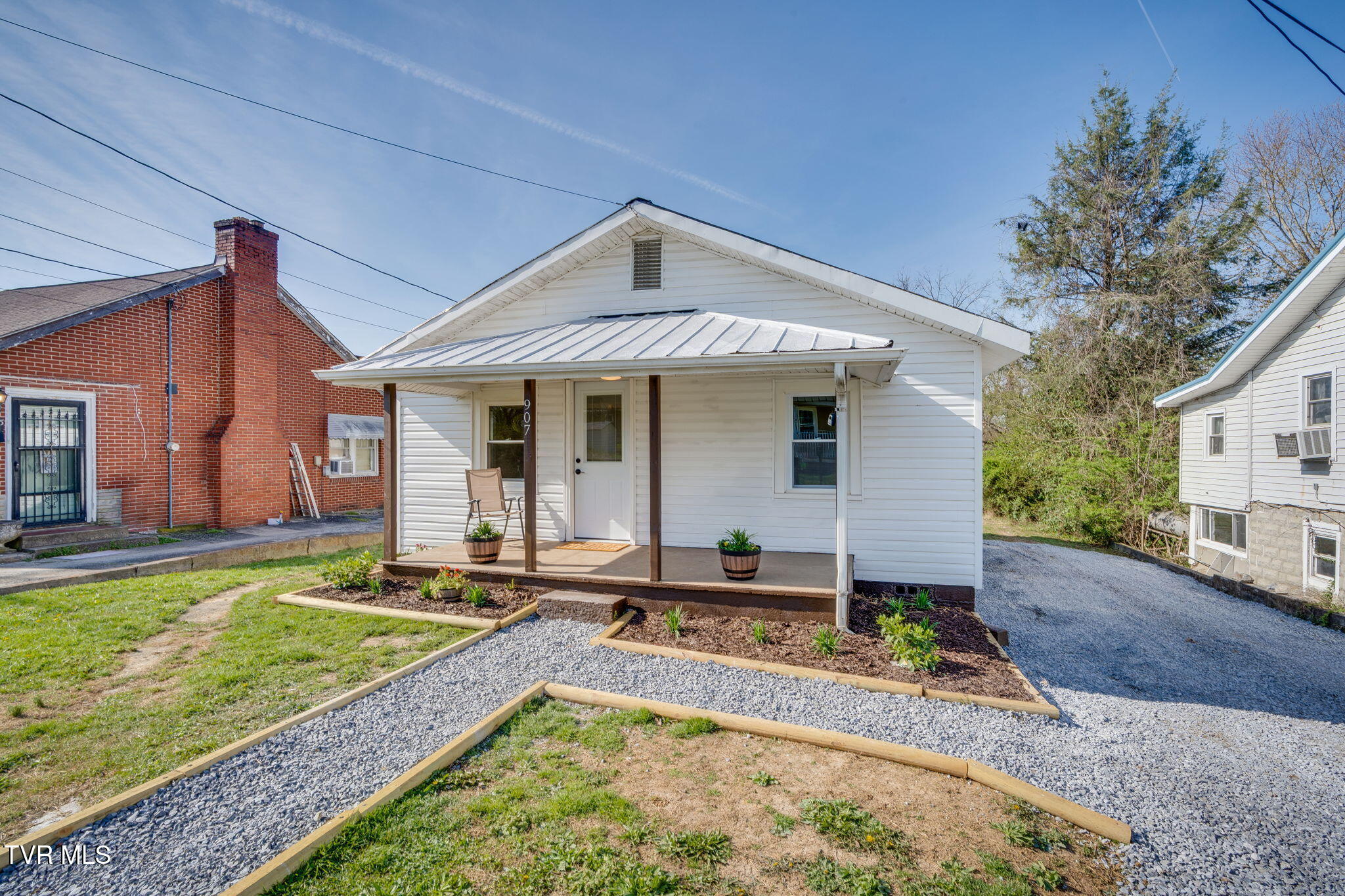 907 Hopson Street Johnson City, TN 37601 - Photo 1 of 34 001