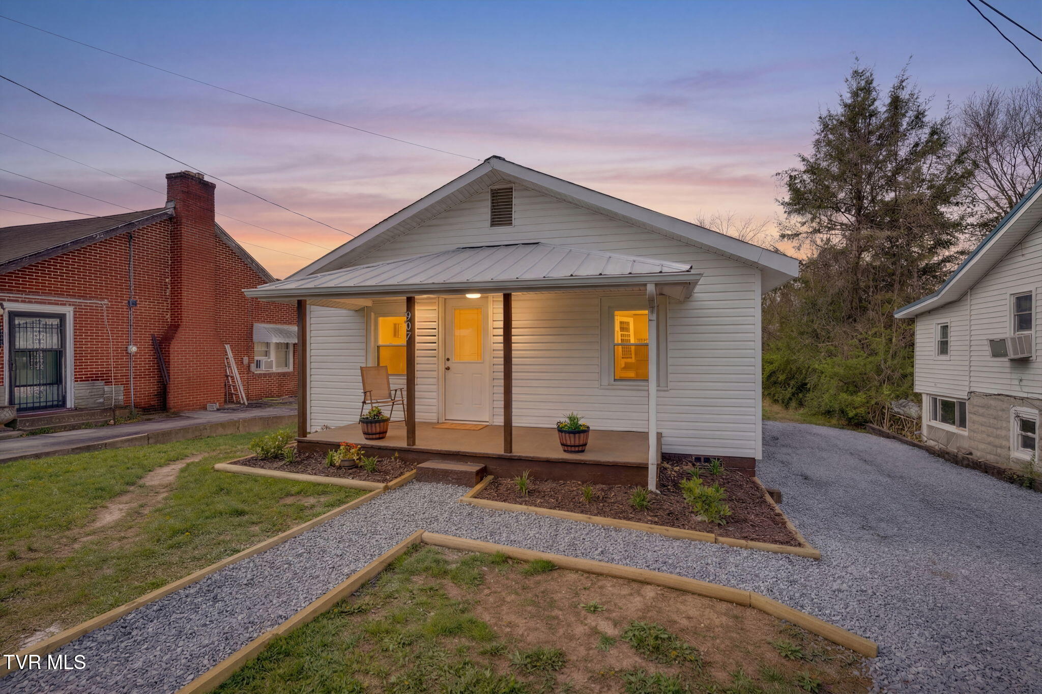 907 Hopson Street Johnson City, TN 37601 - Photo 2 of 34 001a