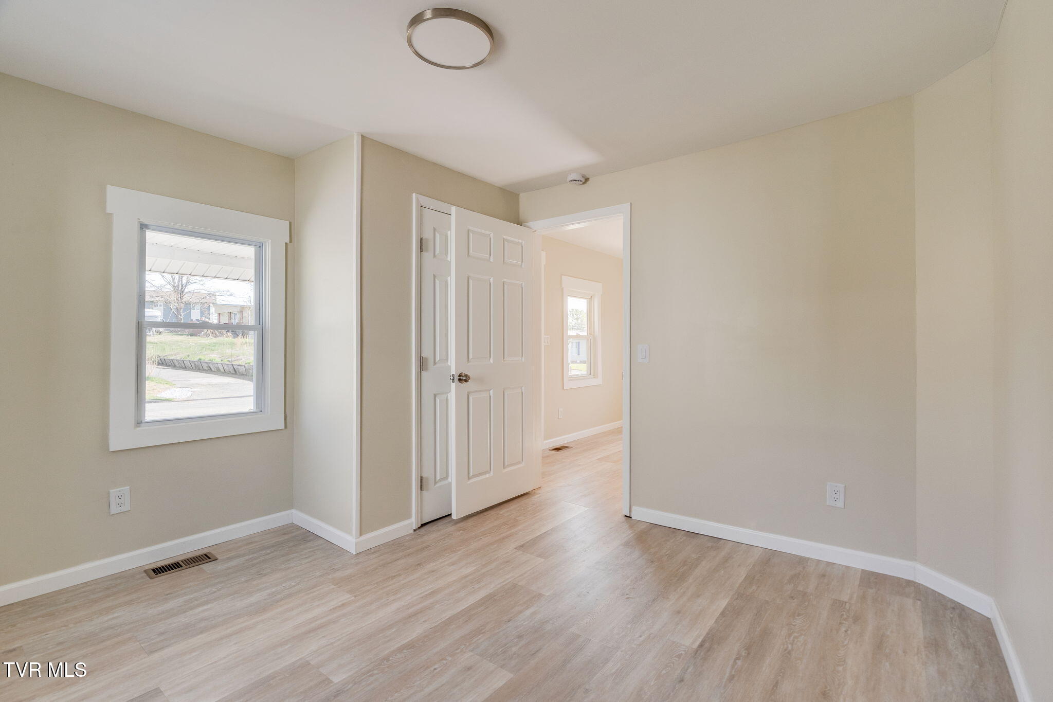 907 Hopson Street Johnson City, TN 37601 - Photo 23 of 34 022