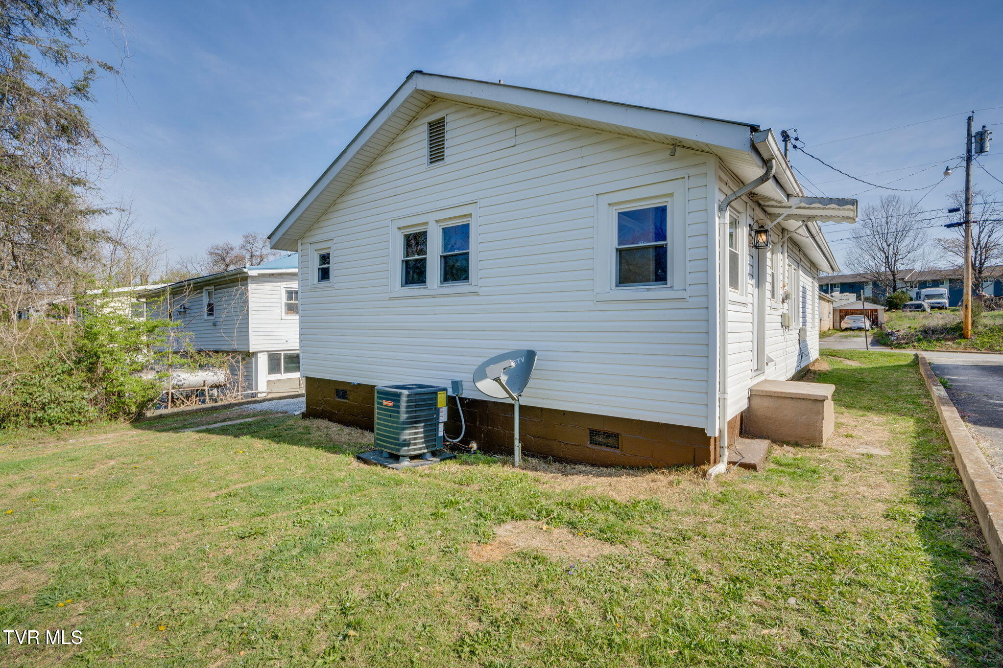 907 Hopson Street Johnson City, TN 37601 - Photo 25 of 34 024