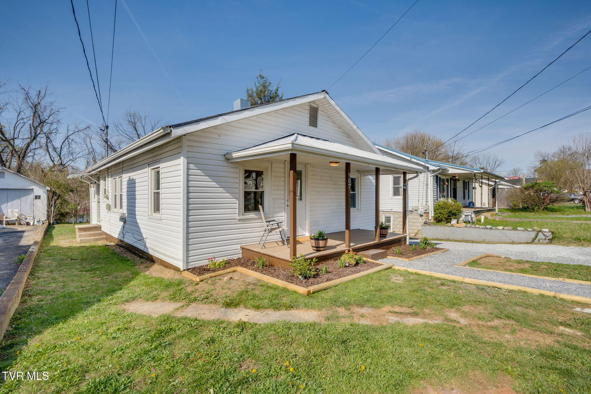 907 Hopson Street Johnson City, TN 37601 - Photo 3 of 34 002