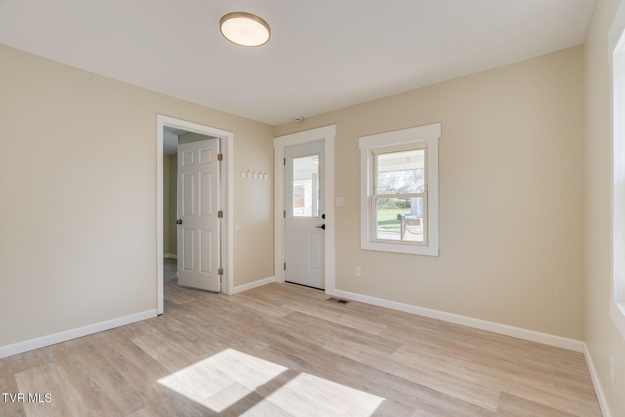 907 Hopson Street Johnson City, TN 37601 - Photo 6 of 34 006