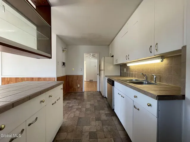 $1,300 | 1725 Union Street, Schenectady, NY 12309