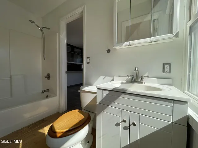 $1,300 | 1725 Union Street, Schenectady, NY 12309