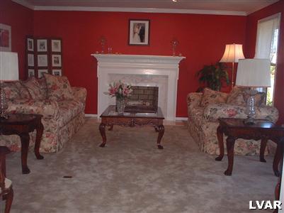 3124 Prescott Road Bethlehem, PA 18020 - Photo 4 of 11 Living room