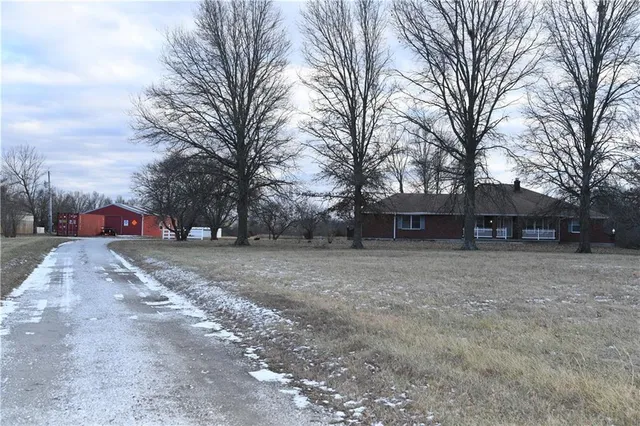 $565,000 | 11503 Highway 2, Freeman, MO 64746