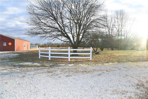 $565,000 | 11503 Highway 2, Freeman, MO 64746