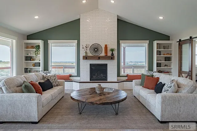 $1,100,000 | 1287 East 1090 North, Shelley, ID 83274