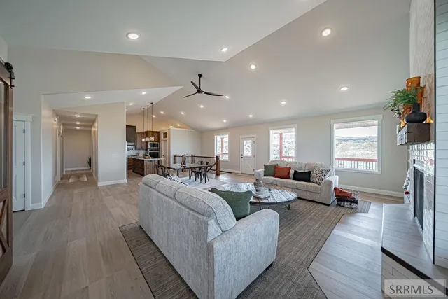 $1,100,000 | 1287 East 1090 North, Shelley, ID 83274