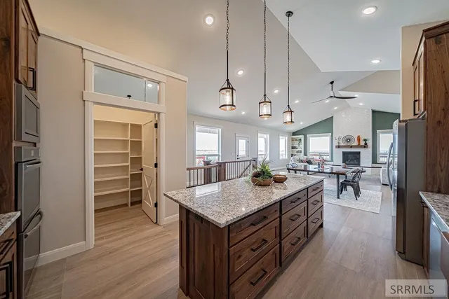 $1,100,000 | 1287 East 1090 North, Shelley, ID 83274