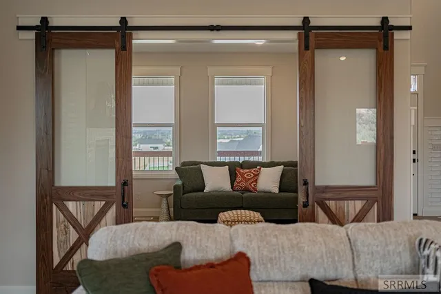 $1,100,000 | 1287 East 1090 North, Shelley, ID 83274